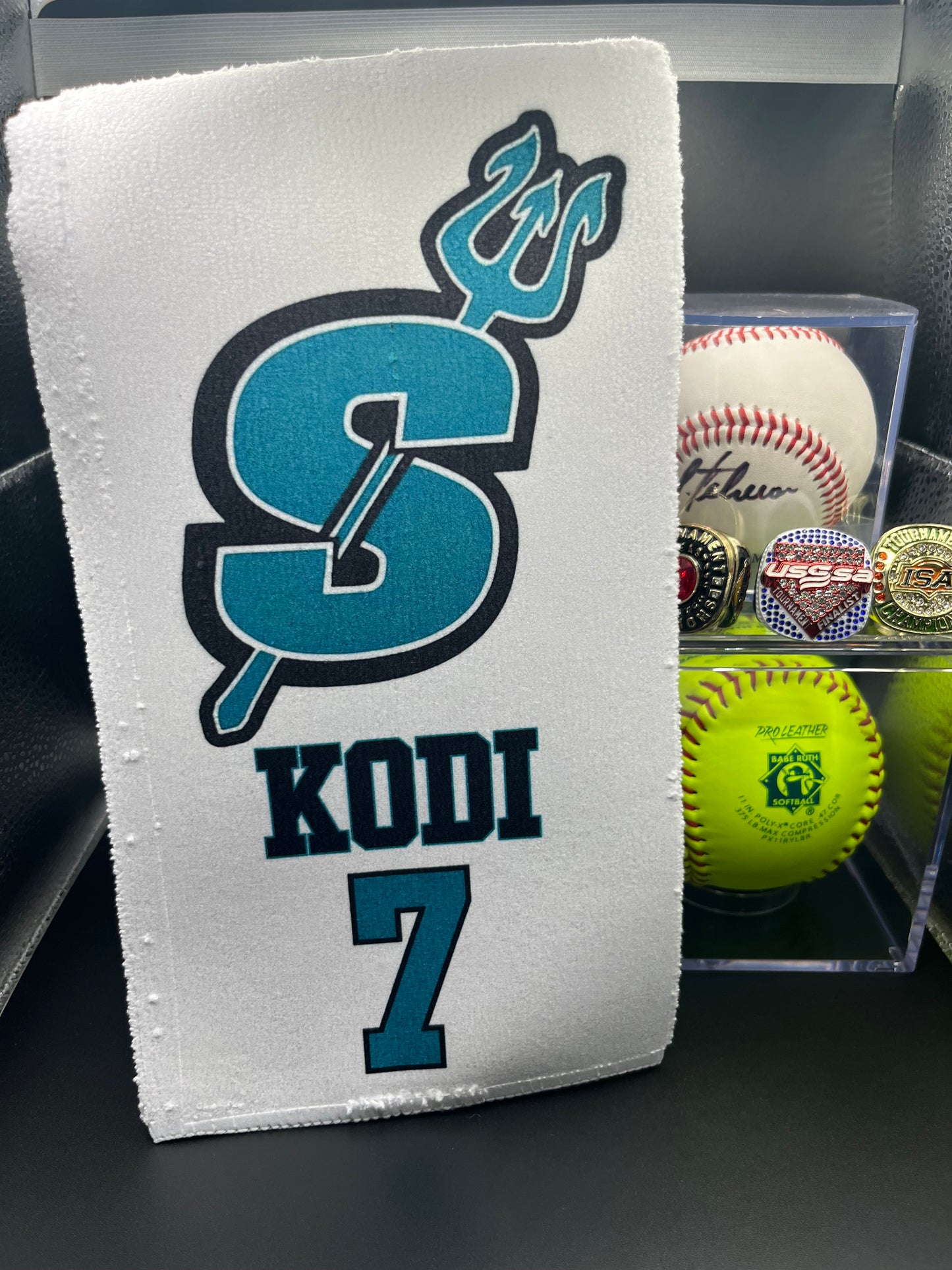 Pitching towel | Personalized belt towel for infielders | Sports towel | Team towel | Towel for pitching